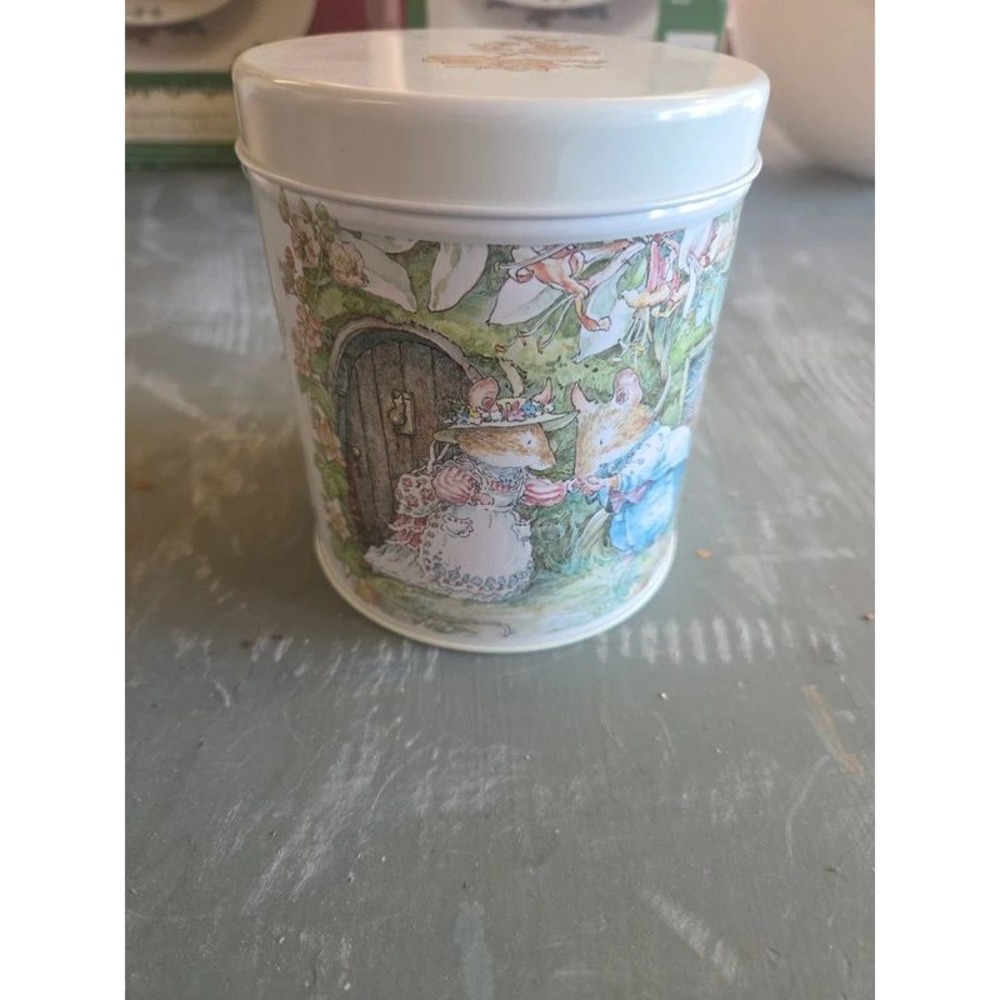 Brambly Hedge Jill Barklem Vintage Tin Mouse Illustration Storage Canister White